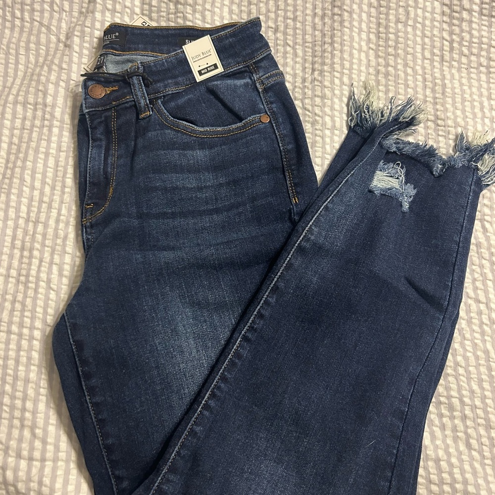 5/27 Judy blue stretchy skinny jeans w no holes